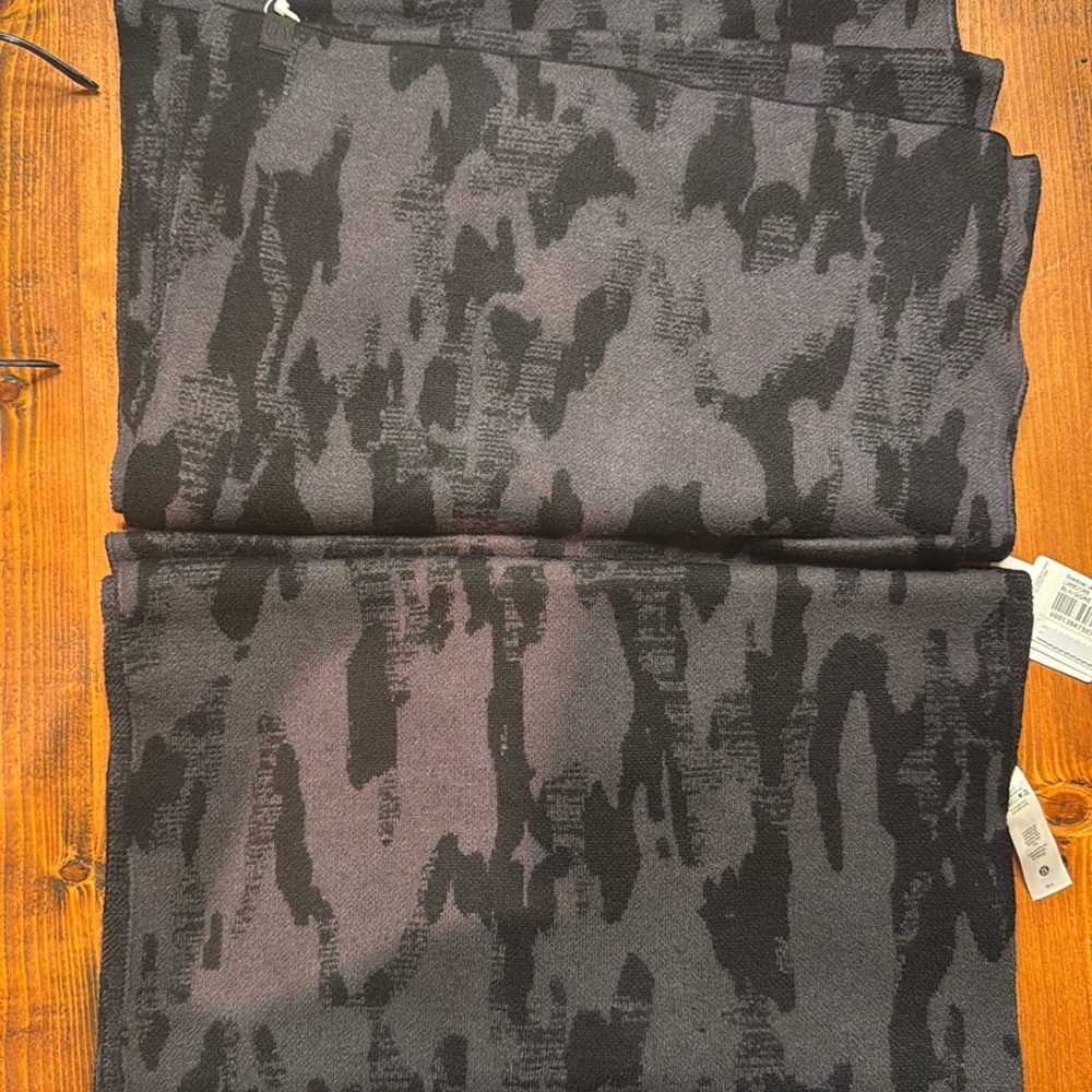 Lululemon oversized scarf